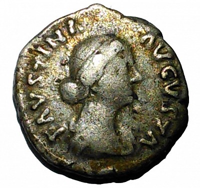 Coin from Anglo Romano villa. © C Goodland / Beach Thorncombe