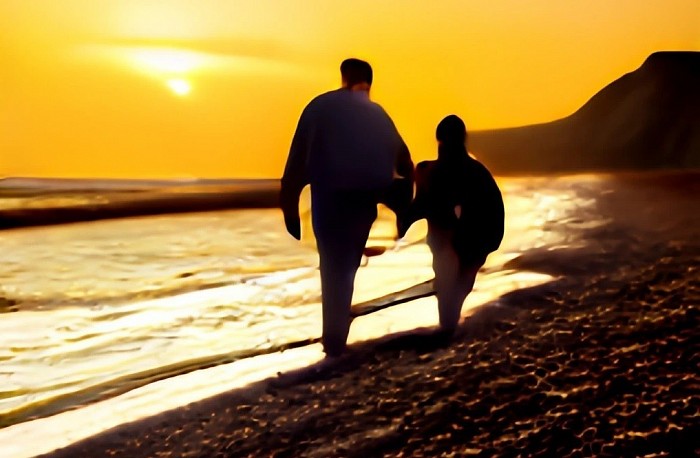 Couple on beach. © C Goodland / Beach Thorncombe